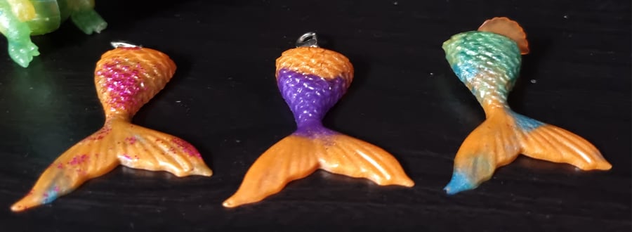 Resin colourful mermaid tail keyrings (oranges)