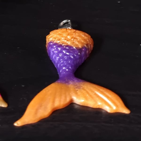 Resin colourful mermaid tail keyrings (oranges)