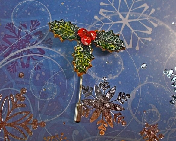 Small Christmas HOLLY & RED BERRIES PIN Xmas Lapel Brooch HANDMADE HAND PAINTED