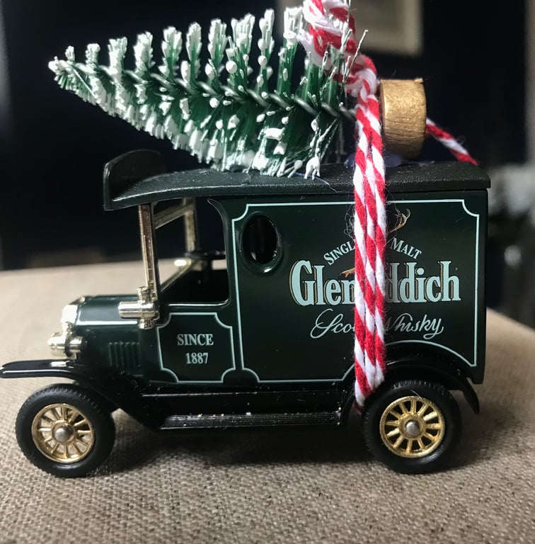 Vintage WHISKY  GLENFIDDICH die cast CHRISTMAS decoration