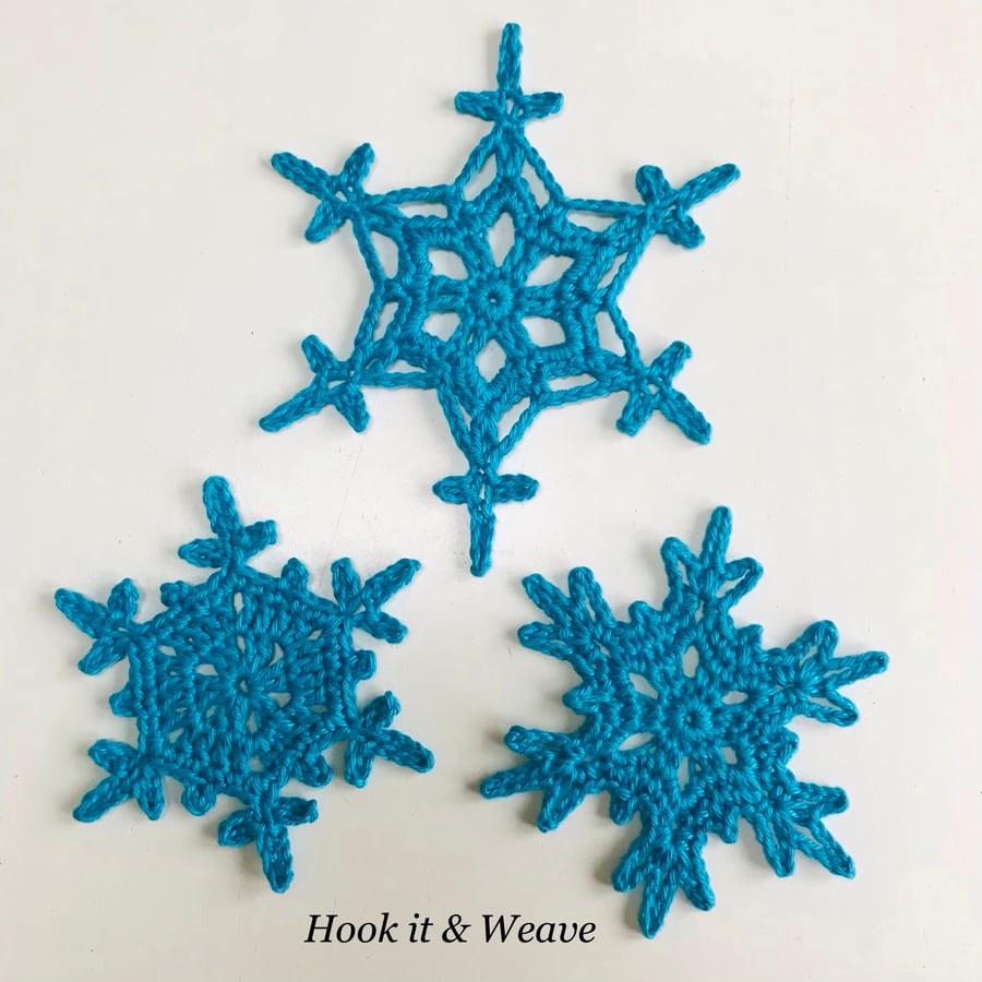 Snowflakes: Crochet blue cotton