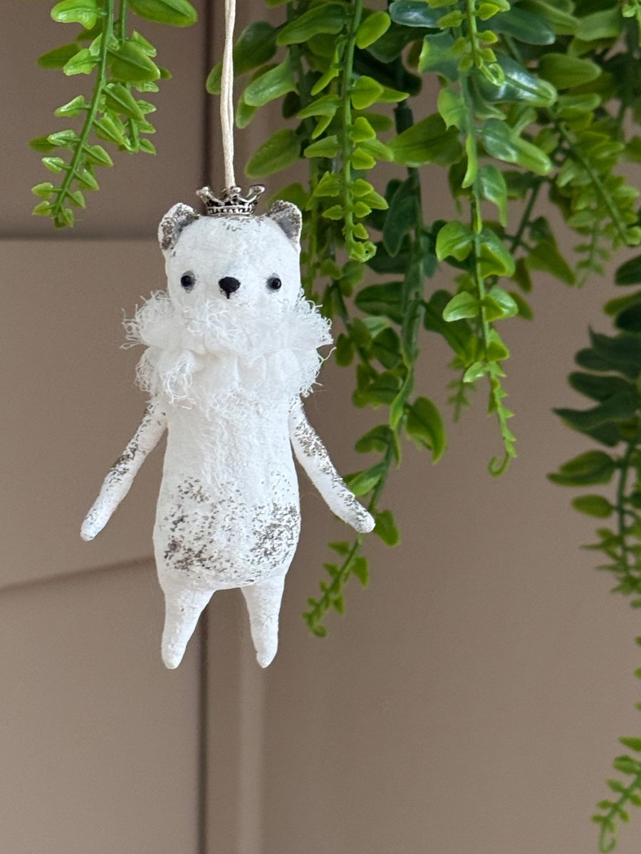 Spun Cotton Polar Bear Queen 2