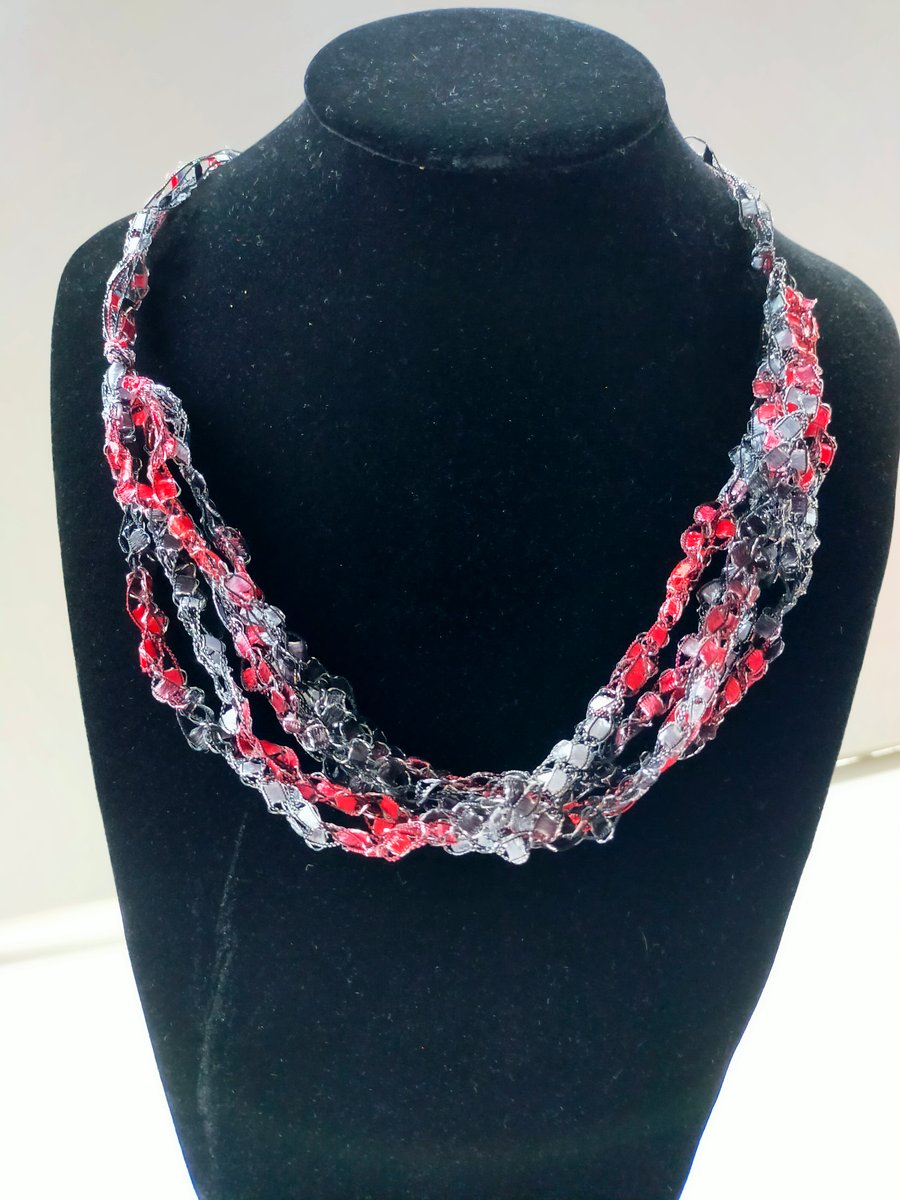 Crocheted necklace, lightweight