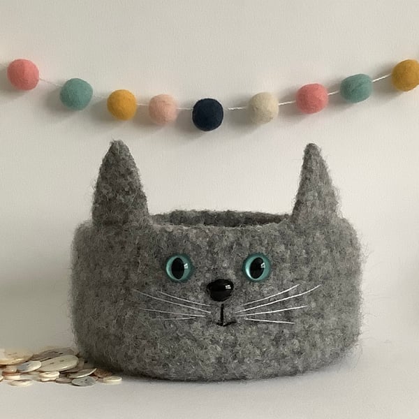 FELTED 'FUSSPOT' BOWL, desk tidy . Cat. Charcoal Grey. Home decor.