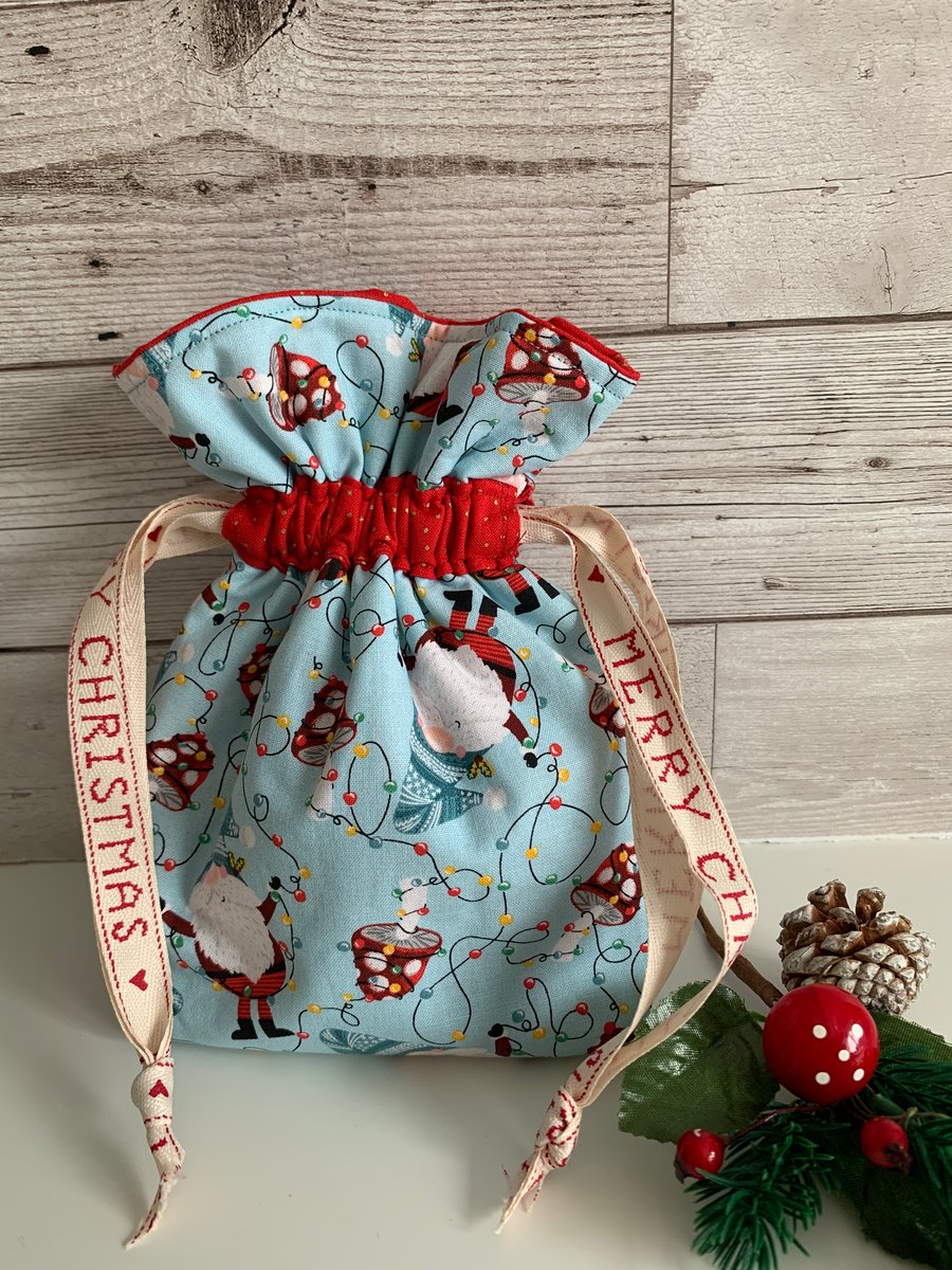 Reusuable gift bag, Drawstring Bag, Gift Bag, Fabric Gift Bag, Gift Wrap