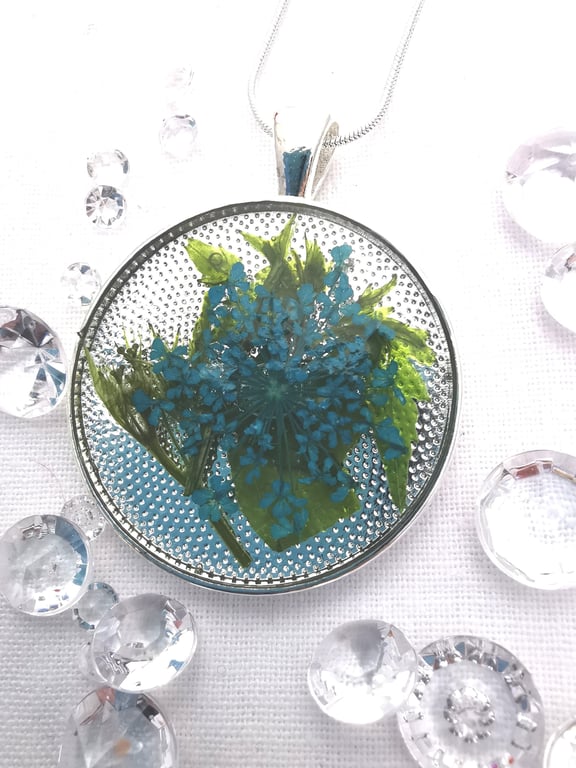 Round Resin Pendant With Blue Flower