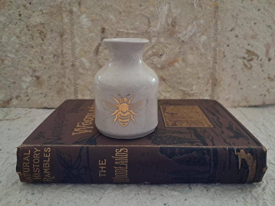 Stoneware bud vase with a gold bee