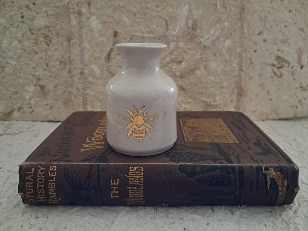 Stoneware bud vase with a gold bee