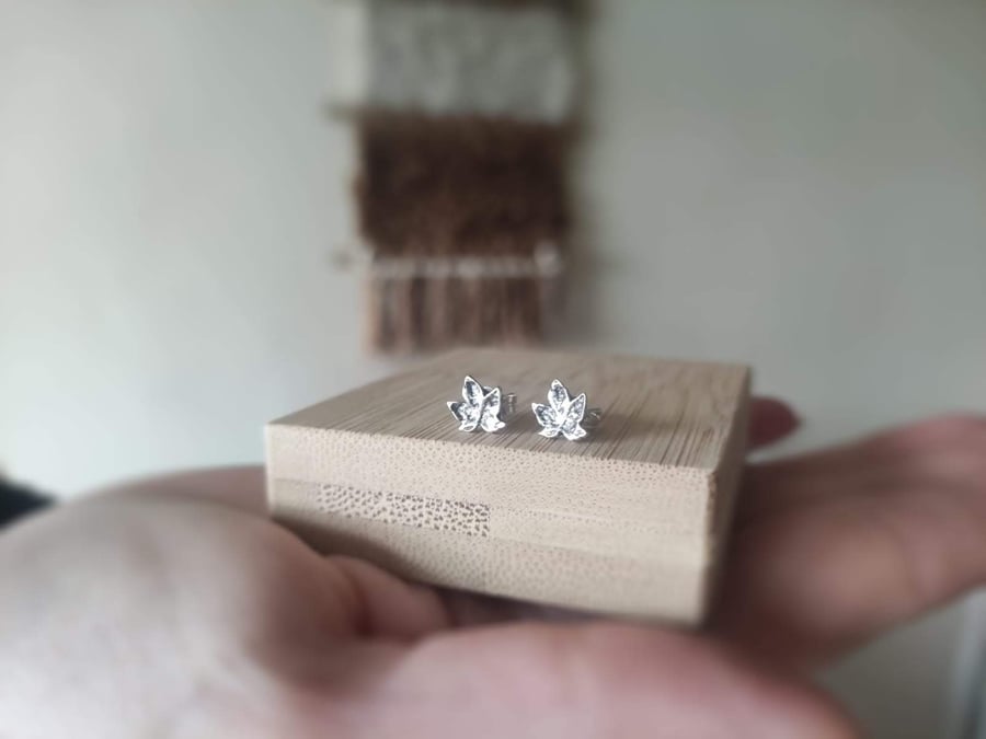 Sycamore leaves ear studs tiny 5mm Silver