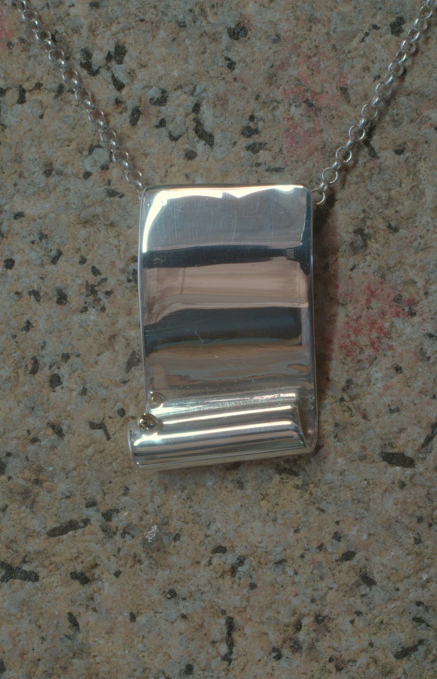 Silver and 9ct Pendant "Roller"