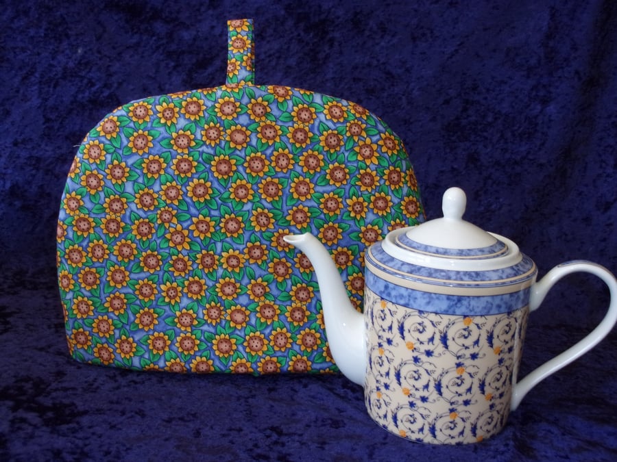 Large Tea Cosy with Small Sunflowers