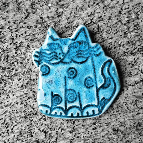 Cat brooch 