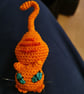 Crocheted cat brooch - ginger - Image 2