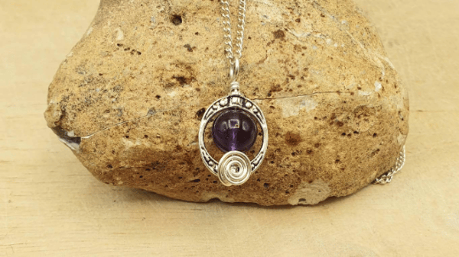 Minimalist amethyst pendant necklace.