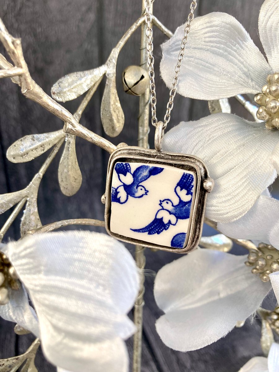  Broken China Pendant Necklace -  Willow Pattern Birds - Boho Style
