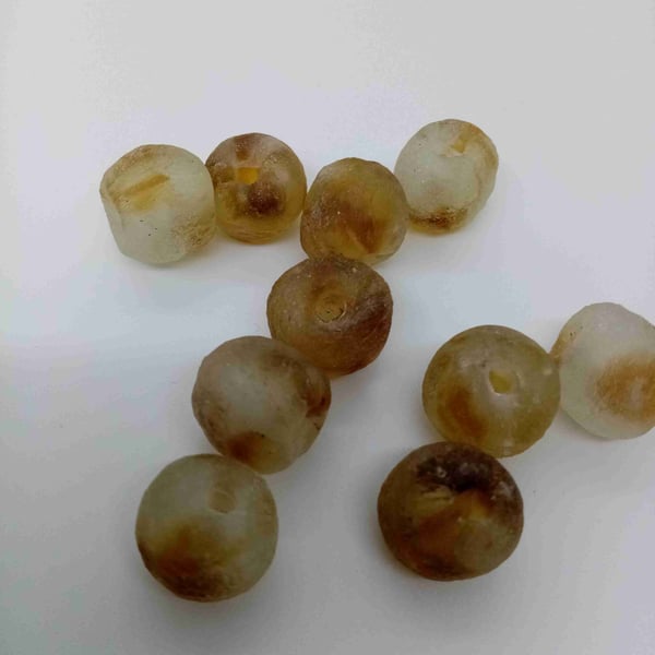 10 African round beads of recycled glass 13 - 15 mm, clear with golden brown