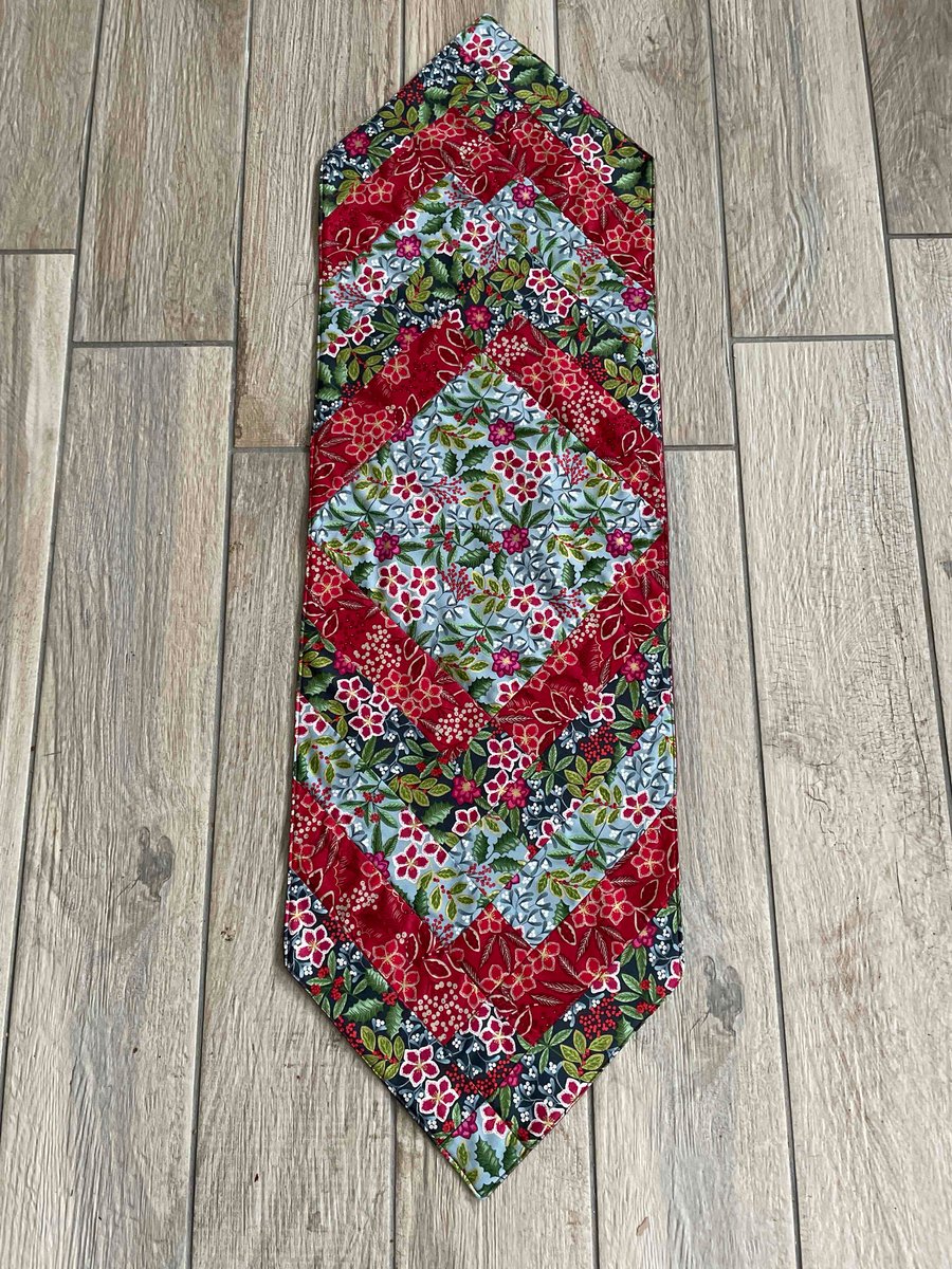 Patchwork Quilted Tablerunner for Christmas 