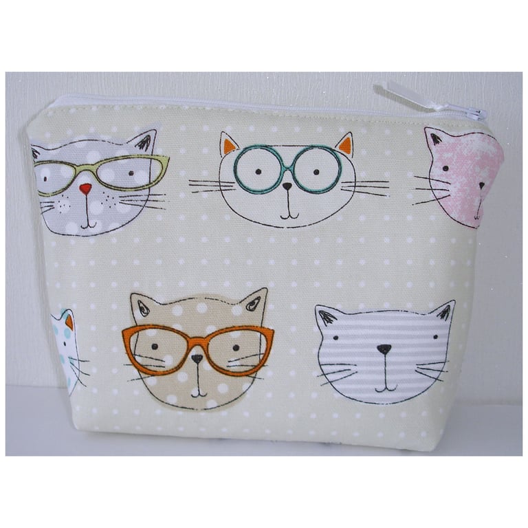 Cat Cosmetic Make Up Purse Cute Geek Cats in Glasses