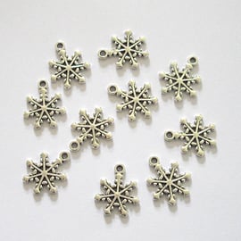 20 x Snowflake Charms