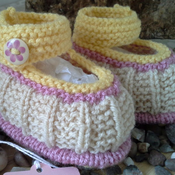 Baby Girls 0-6 months hand knitted baby shoes