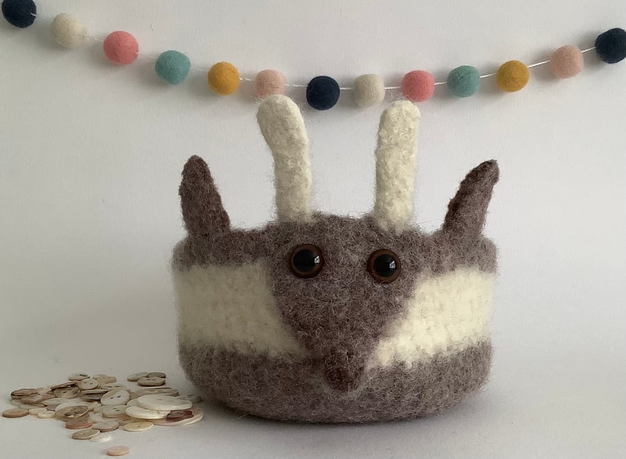 FELTED 'FUSSPOT'  BOWL , desk tidy. Deer, stag, fawn . Wildlife . Nature. 