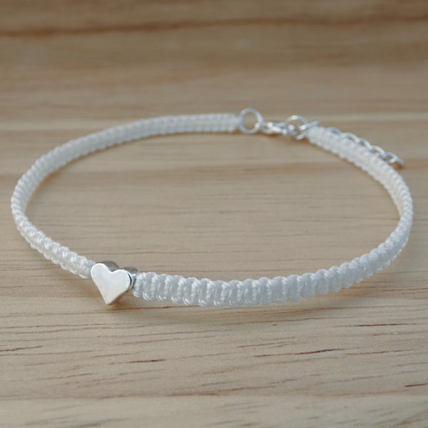 White macrame bracelet for women. Handmade bracelet. Ref: 326