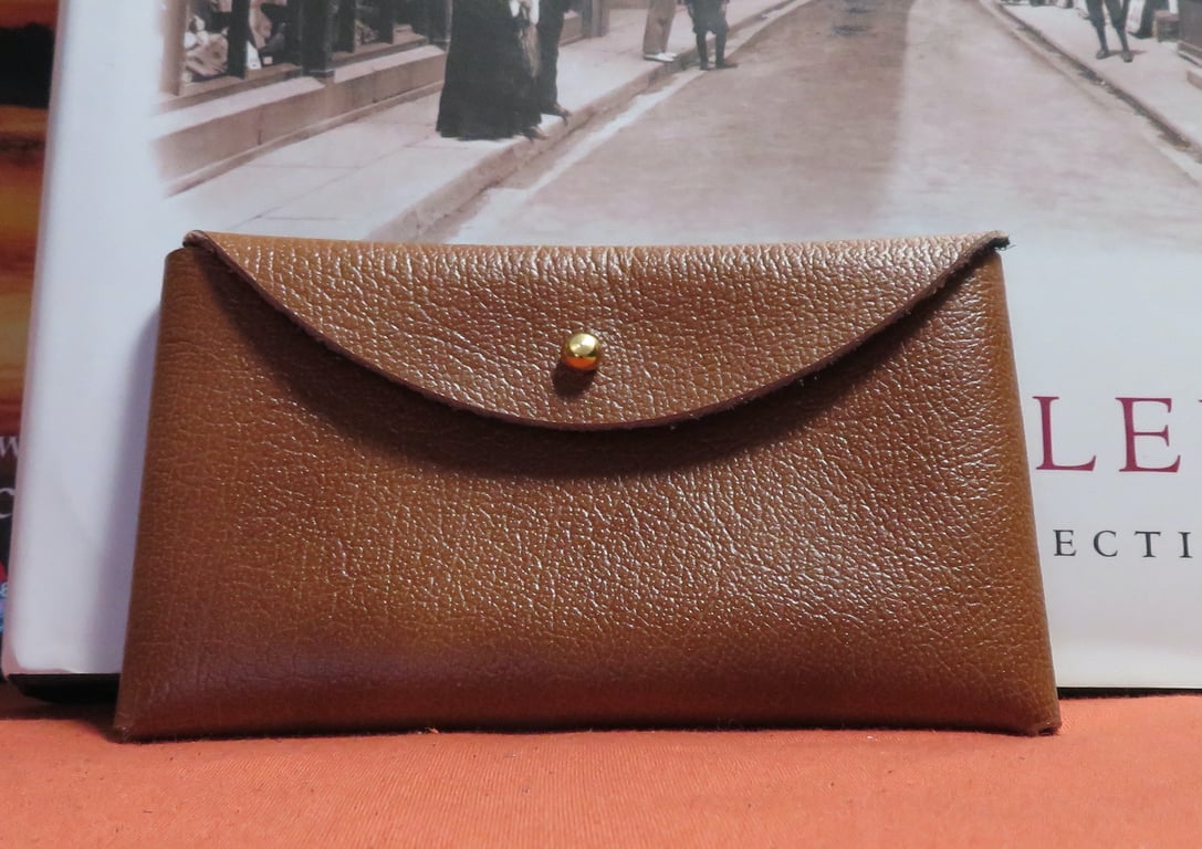 Soft Leather single pocket purse.