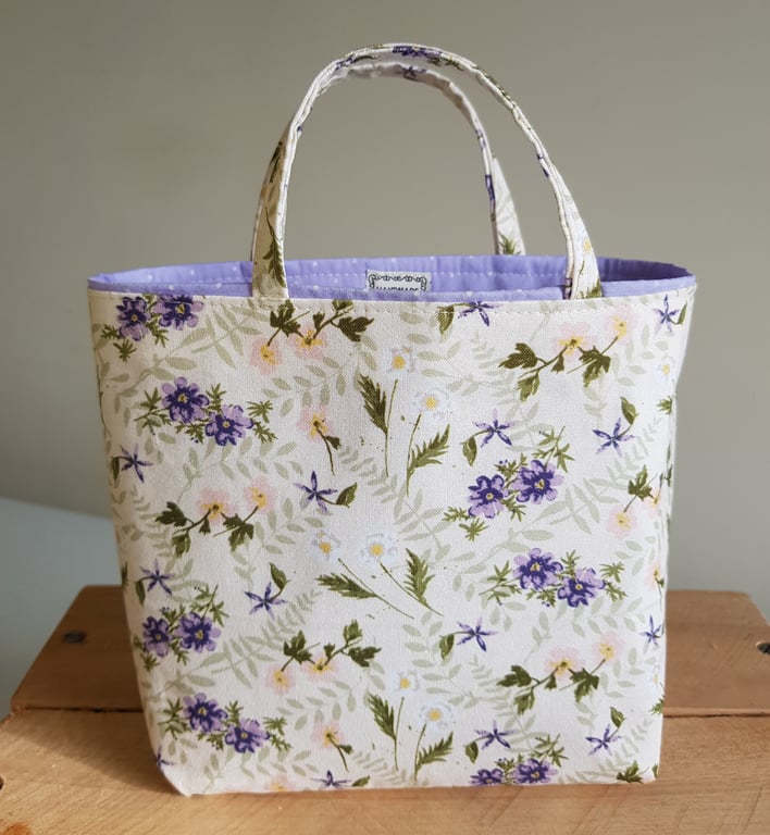 Reusable fabric gift bag: voilets