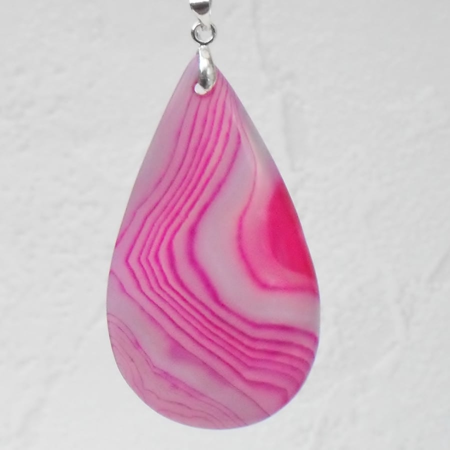 Fushia pink agate necklace