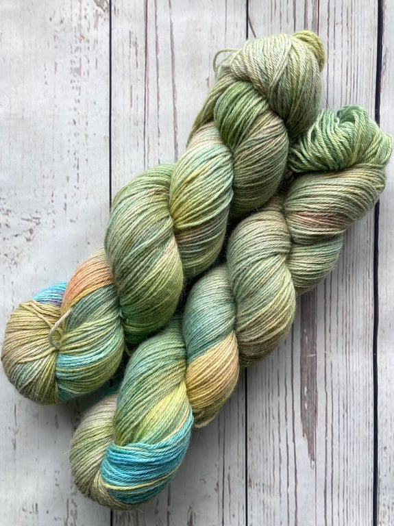 Hand dyed knitting yarn 4 ply Alpaca 100g Waterleaf