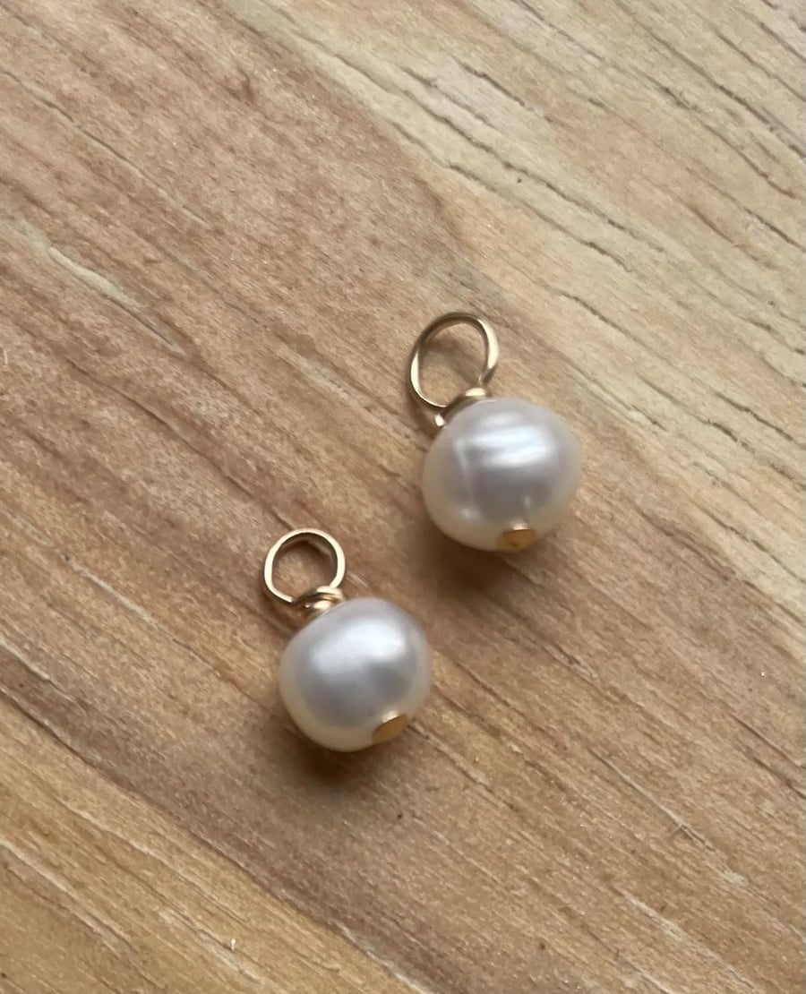 9ct Gold Ivory 5-6mm Freshwater Pearl Charms 