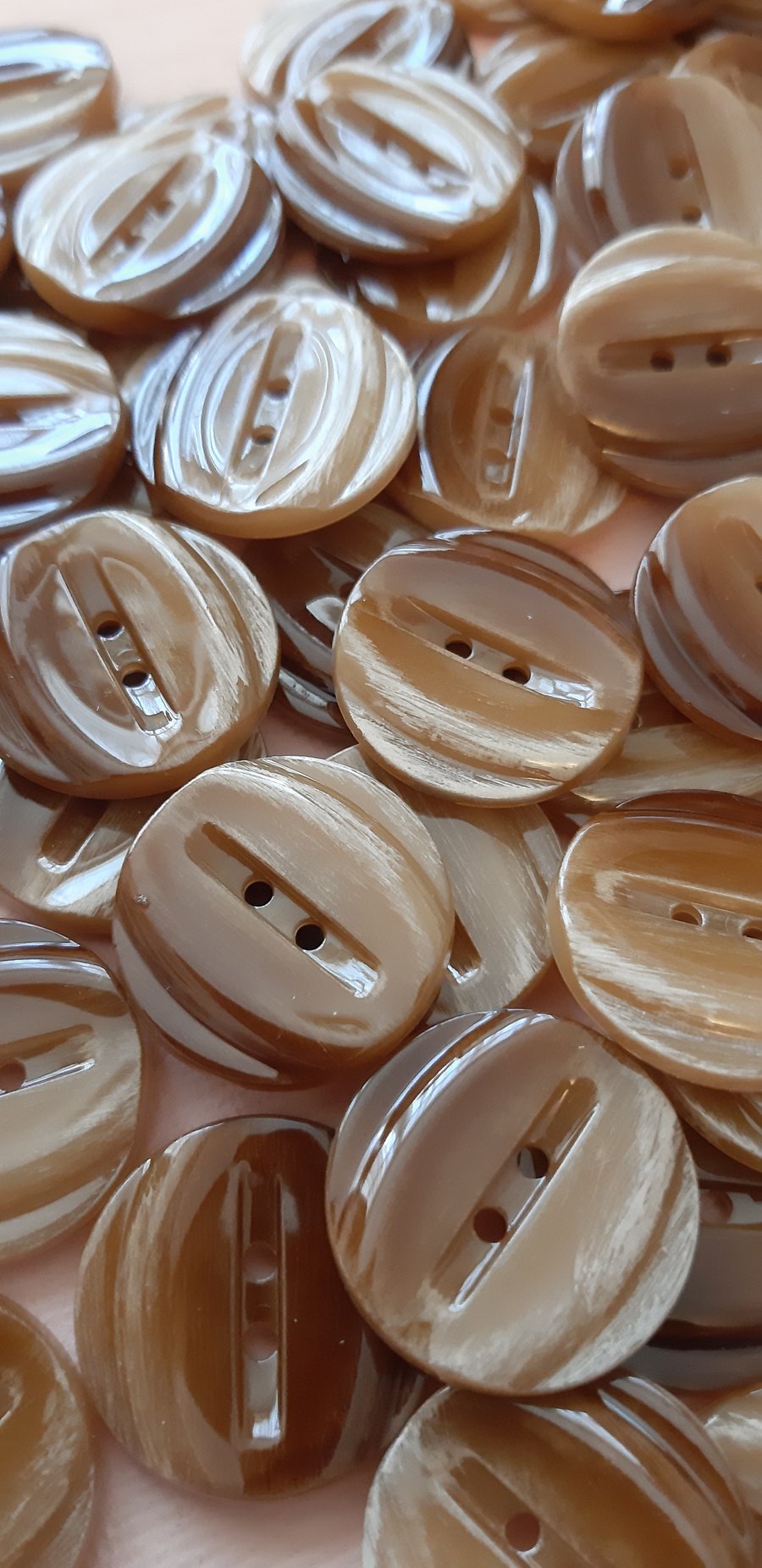 10 glossy caramel brown buttons 23mm