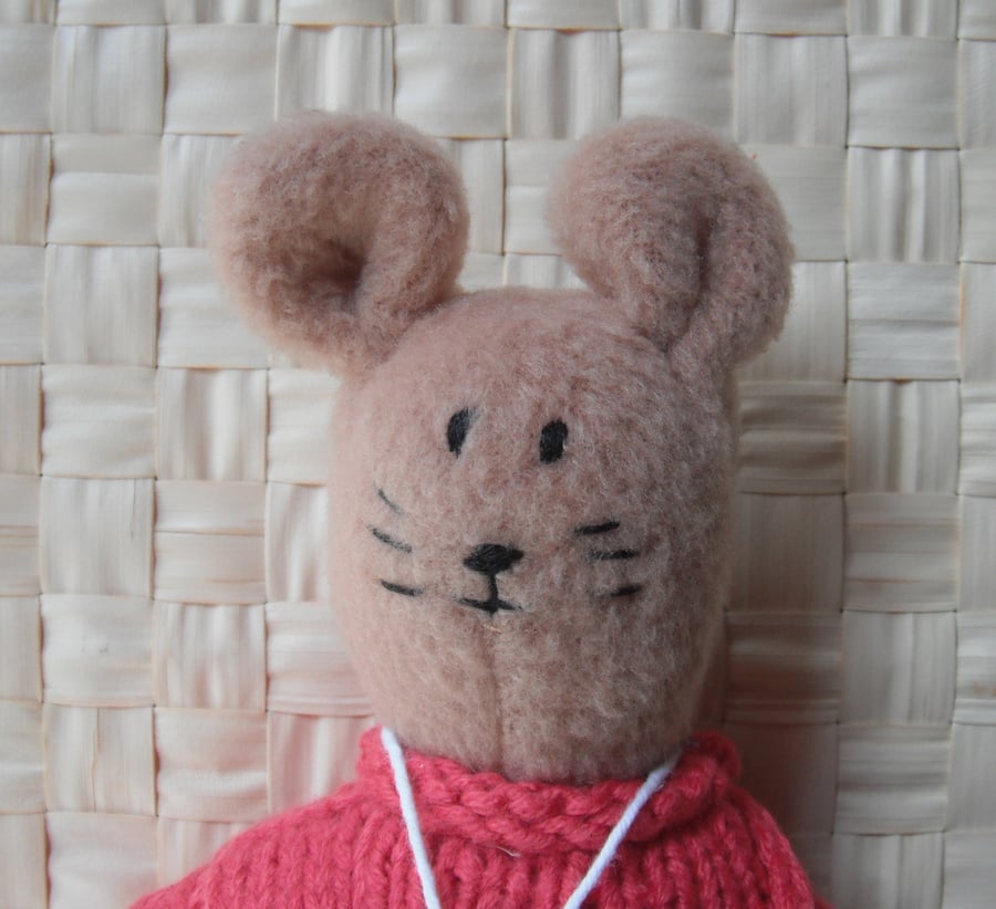 Millie Mouse Fleecie Pet