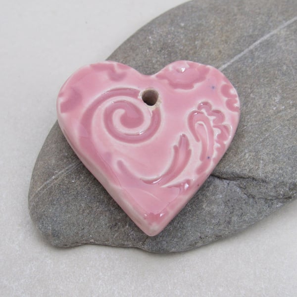 Medium Shell Pink Brocade Texture Heart Shaped Ceramic Pendant