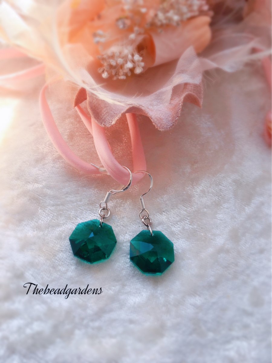 Green octagonal earrings 