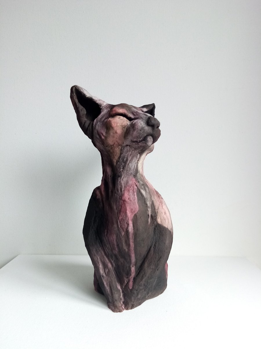 Cat sculpture. 
