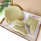 Newborn Baby Beanie Hat & Booties Gift Set - Crochet Baby Gift