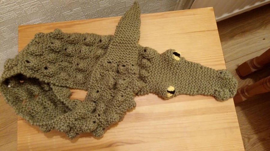 crocodile style Aran scarfs