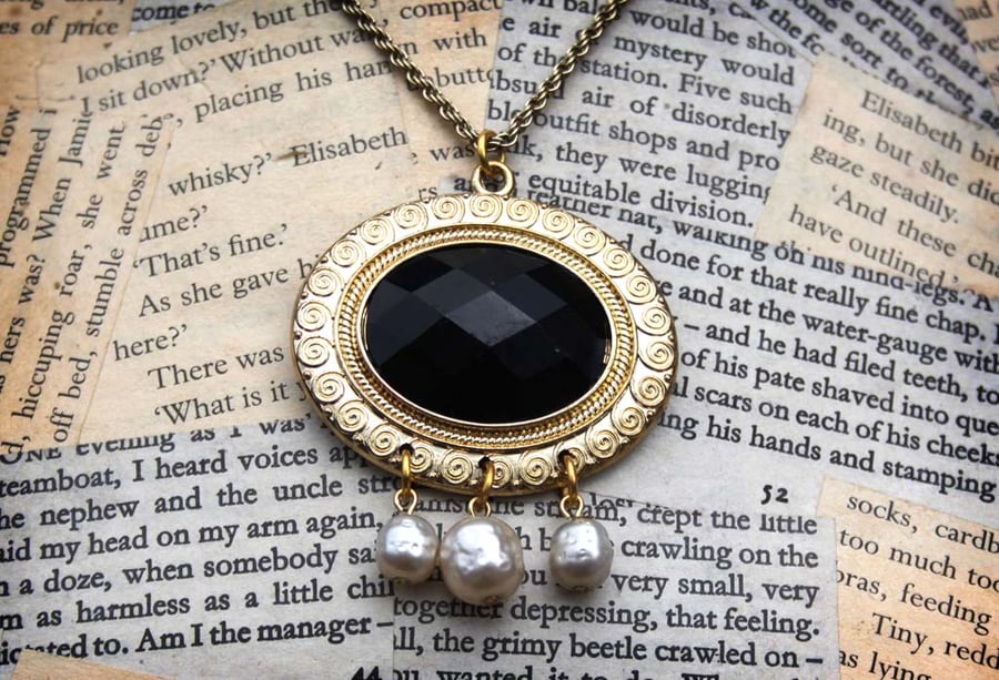 Gold and Black with Pearl Oval Necklace