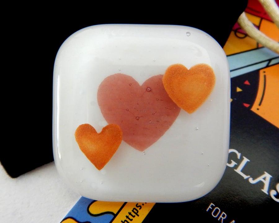 HANDMADE FUSED DICHROIC GLASS 'HEART' BROOCH.