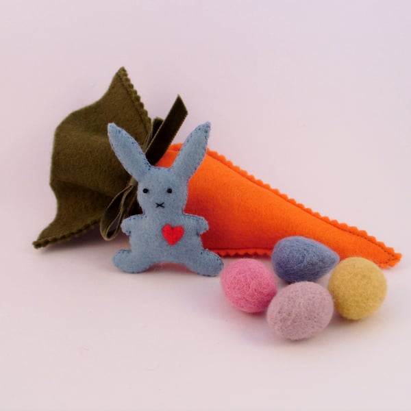 Carrot treat bag and rabbit brooch, party bag, Easter basket, gift bag, egg hunt