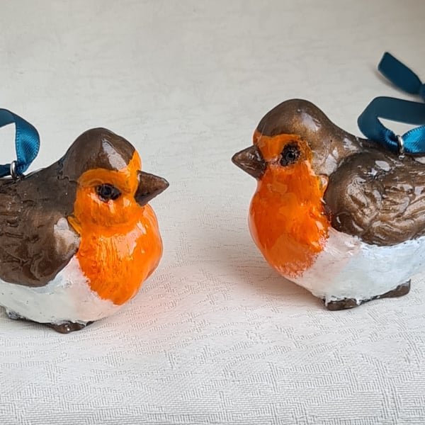 Lovely Pair of Resin Robins - Hanging Decorations