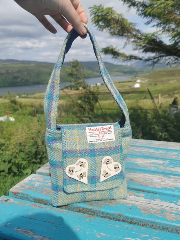 Dinky Harris Tweed Handbag with handmade bee buttons 