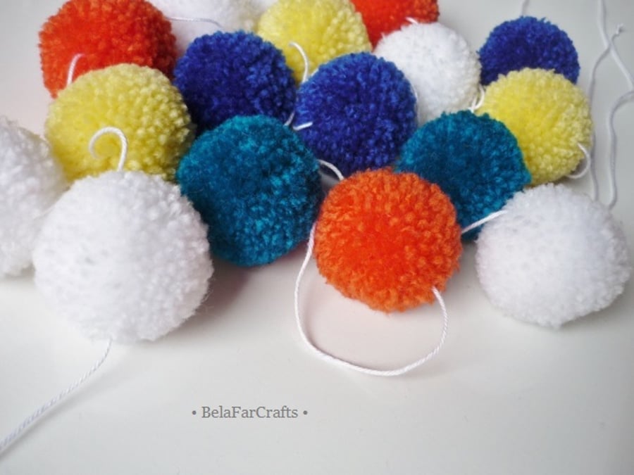Pom poms garland - Baby room decor - Kids' party bunting