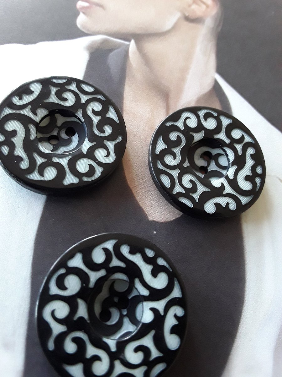 7 8" 23mm 36L Filigree laser cut Buttons DESIGNER