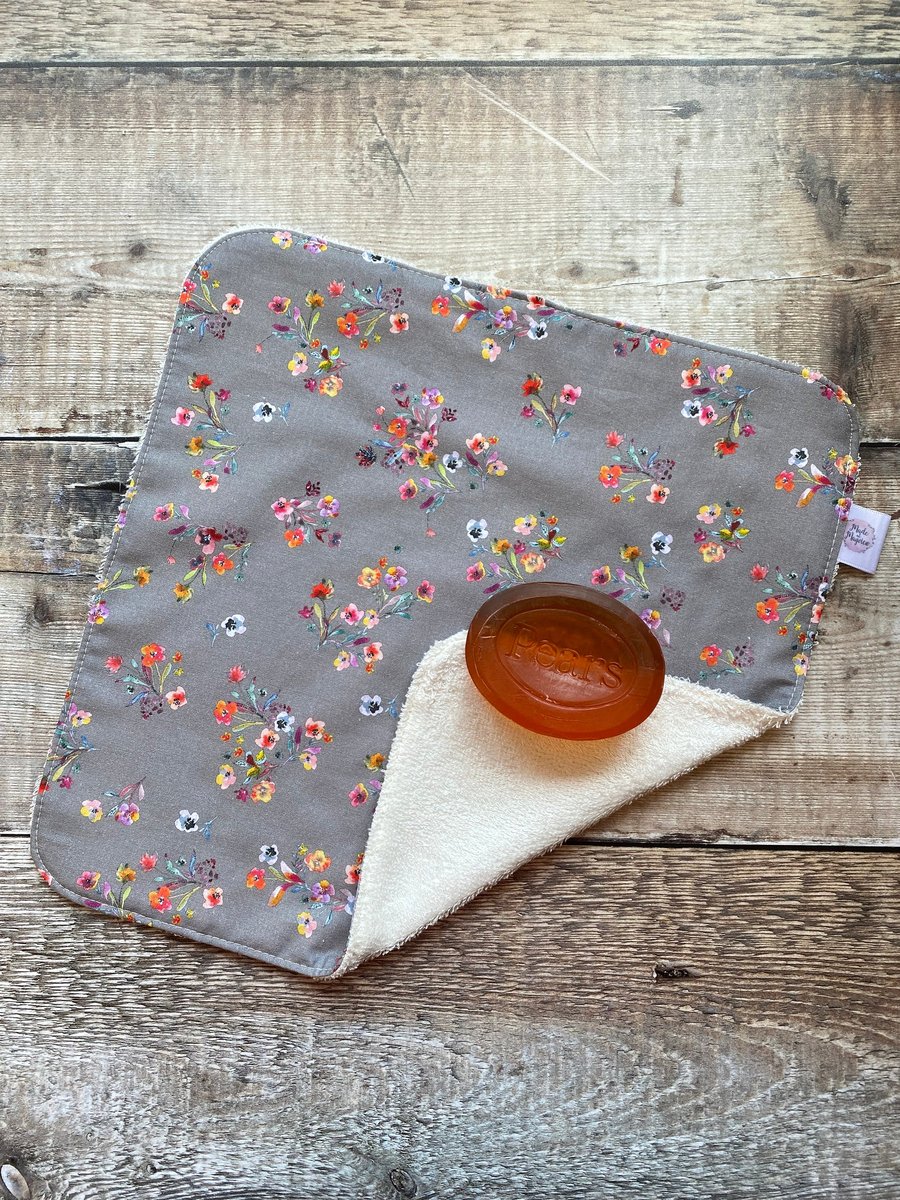 Organic Bamboo Cotton Wash Face Wipe Cloth Flannel Grey Bright Flowers
