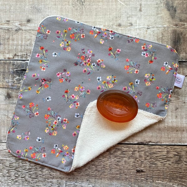 Organic Bamboo Cotton Wash Face Wipe Cloth Flannel Grey Bright Flowers