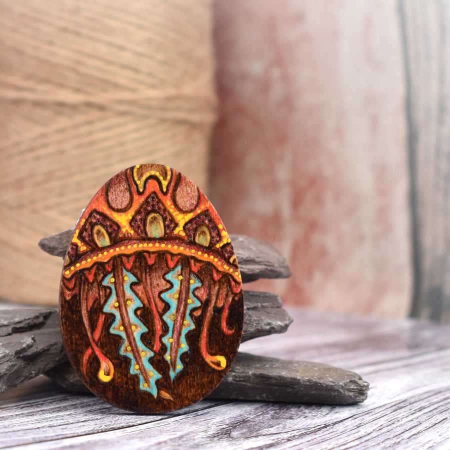 Spicy jellyfish pyrography brooch. Marine life badge pin.