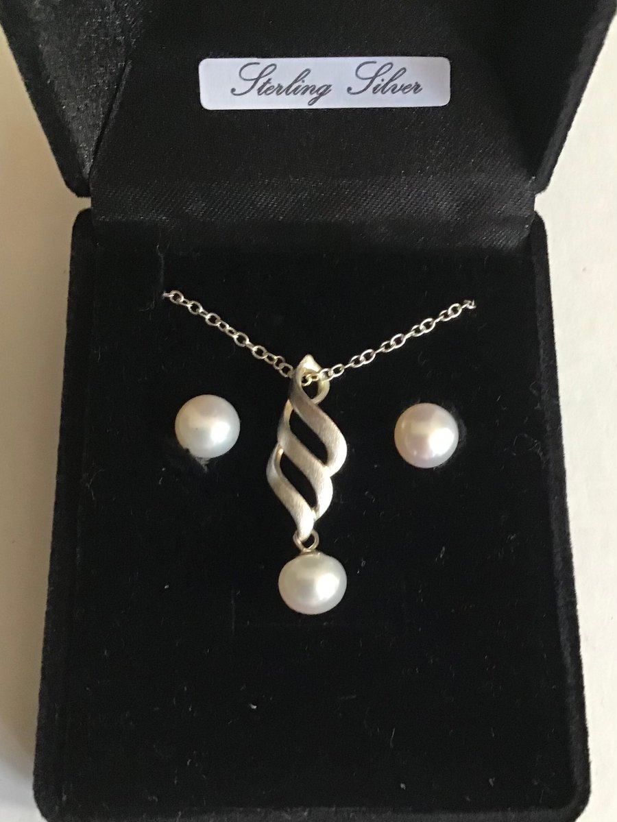 Unique Sterling Silver and Freshwater Pearls Pendant and Earring Set