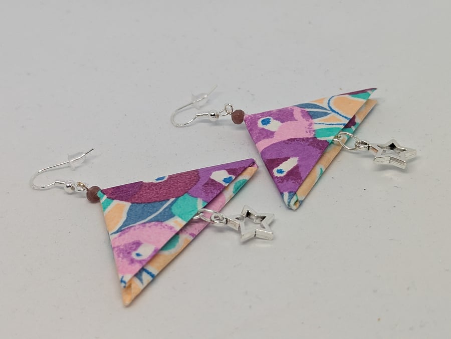 Triangle earrings: Japanese paper with camelias on coral background